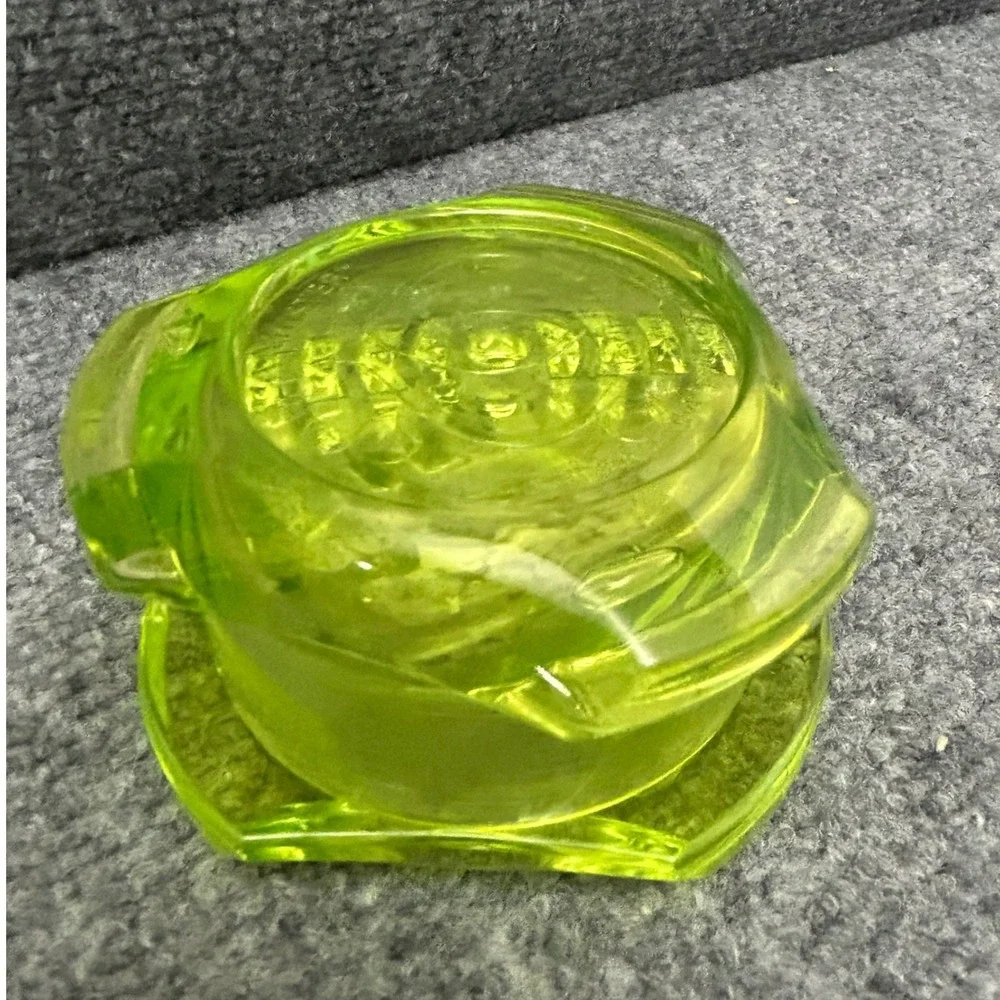 Nextrend Garlic Twister G2 Manual Mincer Lime Green Made in USA Kitchen Tool